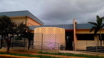 Associação de Engenharia, Arquitetura e Agronomia de Ribeirão Preto ilumina fachada