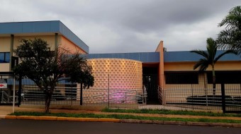 Associação de Engenharia, Arquitetura e Agronomia de Ribeirão Preto ilumina fachada