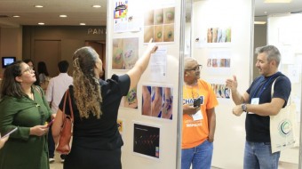 Médico cria exposição artística com fotografias de manchas na pele por hanseníase